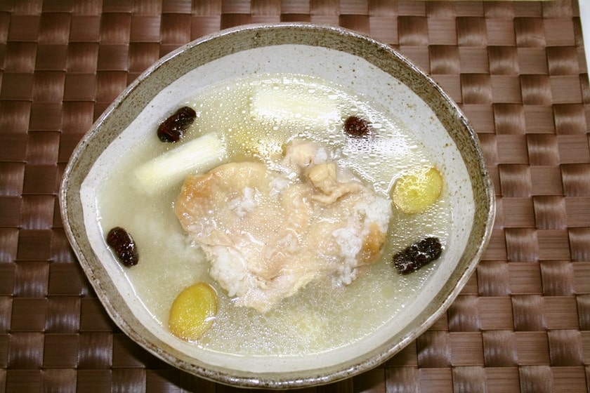 鶏肉と気虚陽虚に効く薬膳紅ナツメのおかゆの写真